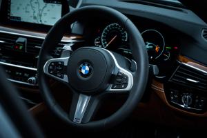 BMW 540i Sedan M Sport 2017 года  (JP)
